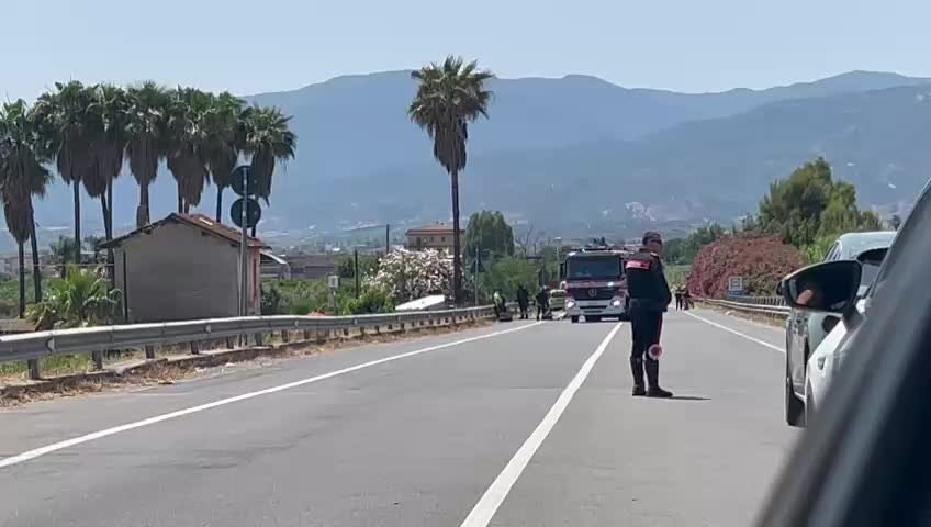 Corigliano Rossano, sei feriti nello scontro fra due auto e un tir | VIDEO